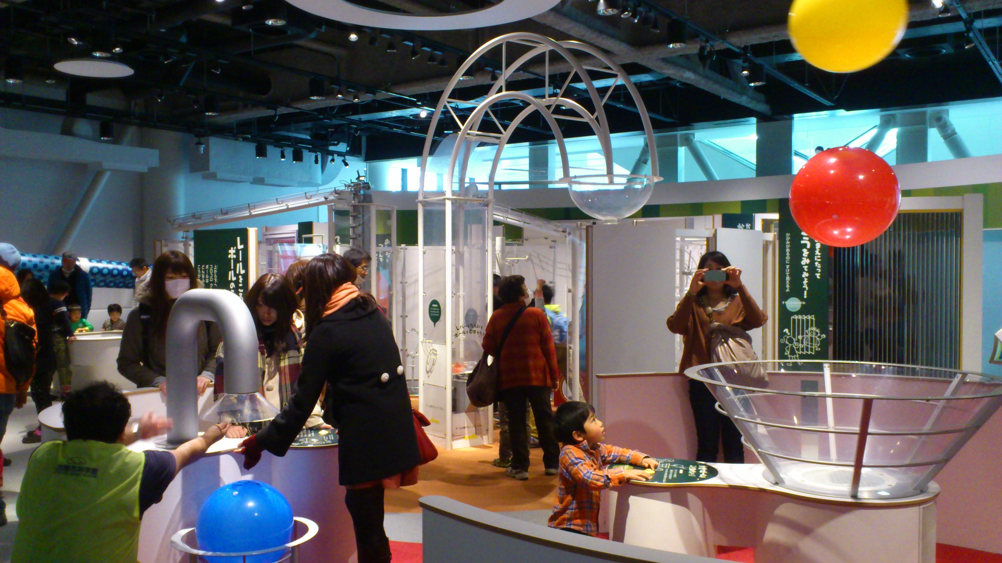 雨の日でも遊べる室内施設のイメージ写真（キッズスペース）